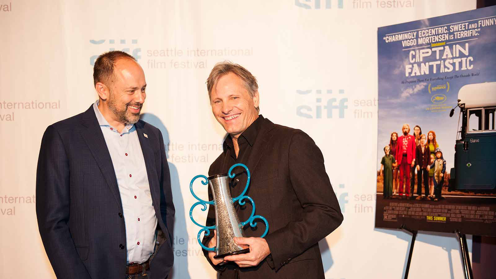 Tribute guest and actor, Viggo Mortensen, poses with his award on the red carpet of Egyptian before a screening of his film, Captain Fantastic